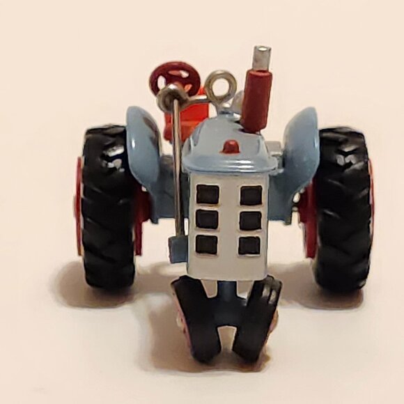 2003 Antique Tractors Miniature Collector's Series 7th in a Series Mini Tractor - Picture 3 of 10
